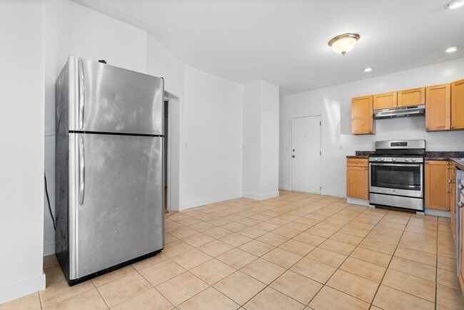 Building Photo - 144 Waverly Rd