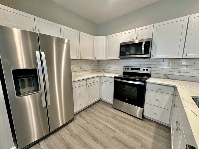 Building Photo - Newly Updated Three Bedroom Home in Westbury Park!