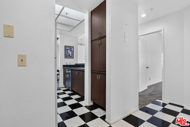Building Photo - 3561 Clarington Ave