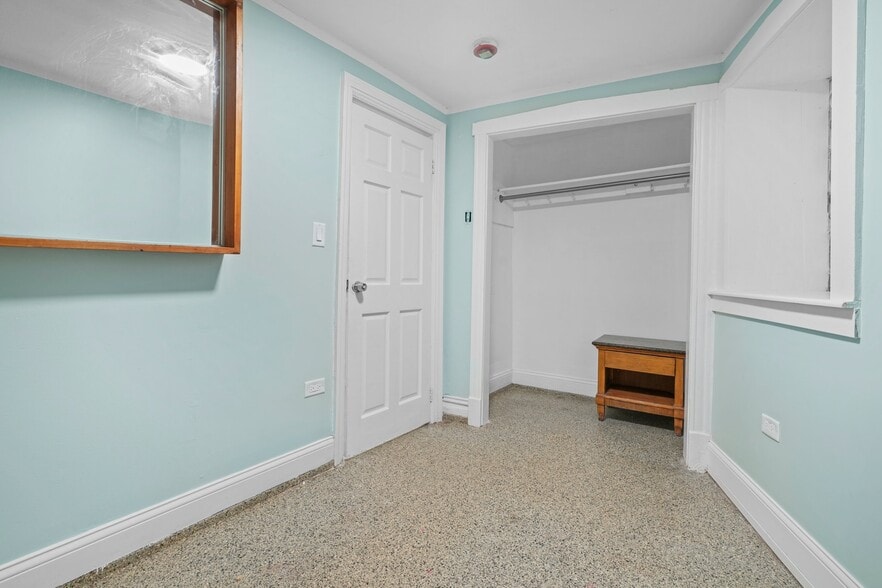 Building Photo - 2321 S Albany Ave