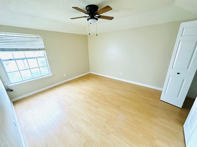 Building Photo - 1444 Plymouth Rock Way