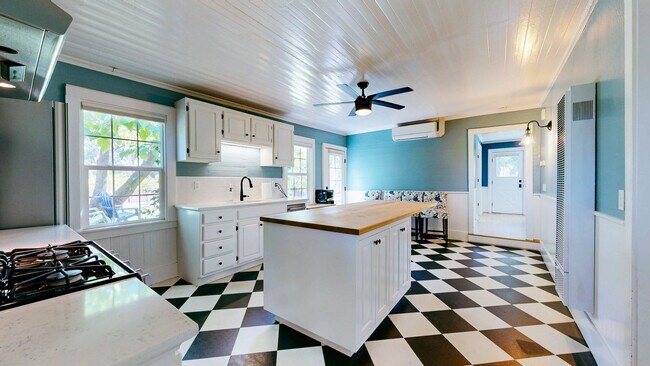 Building Photo - Country Charm Meets Vineyard Views! Two Be...