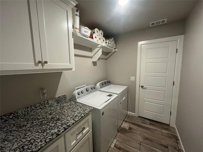 Building Photo - 5405 Carmel Crk Dr