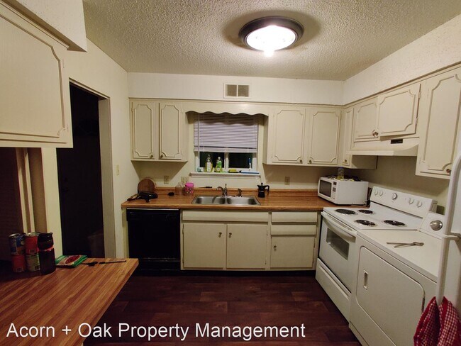 Building Photo - 2 br, 2.5 bath House - 2366 Champion Court