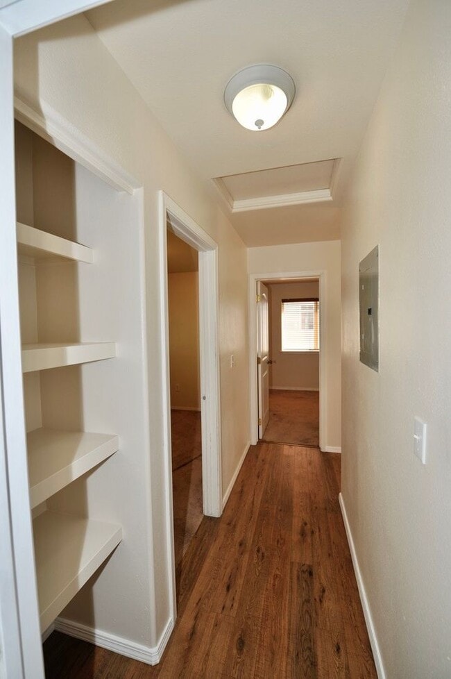 Building Photo - 3 bed 2 bath rancher duplex (stainless appliances & granite counters)