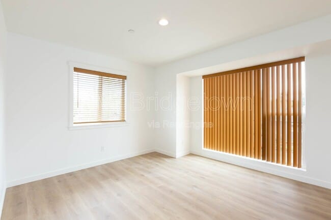 Building Photo - 6506 SE 63rd Ave