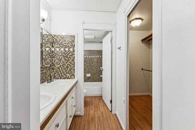 Building Photo - 5300 Columbia Pike