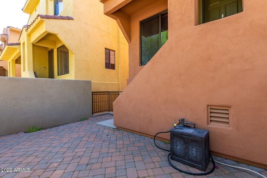 Building Photo - 9551 E Redfield Rd