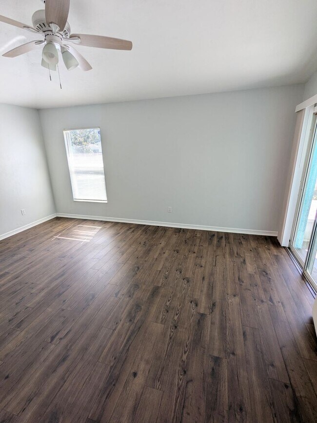 Building Photo - Welcome to Your Next Home in Port Orange!