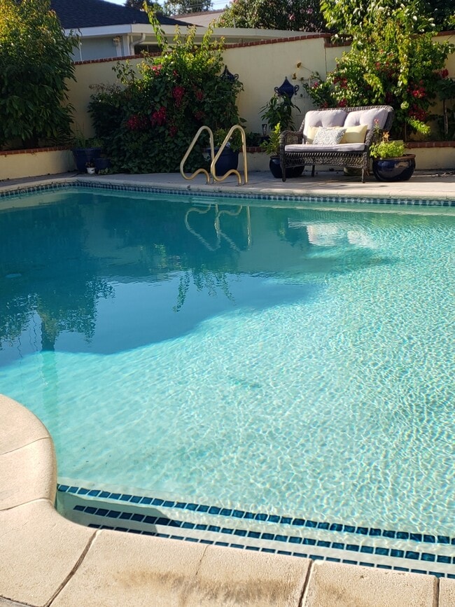 Building Photo - 609 E Buffalo Ave