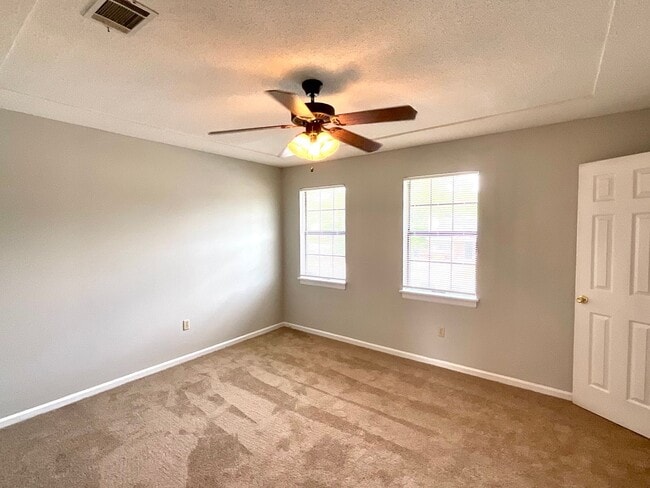 Building Photo - 3932 Miramar Ct