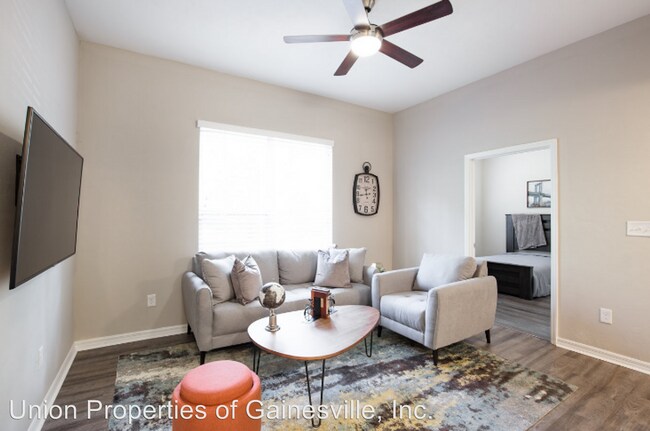 Building Photo - 2 br, 2 bath Apartment - 110 NW 9th Terrace