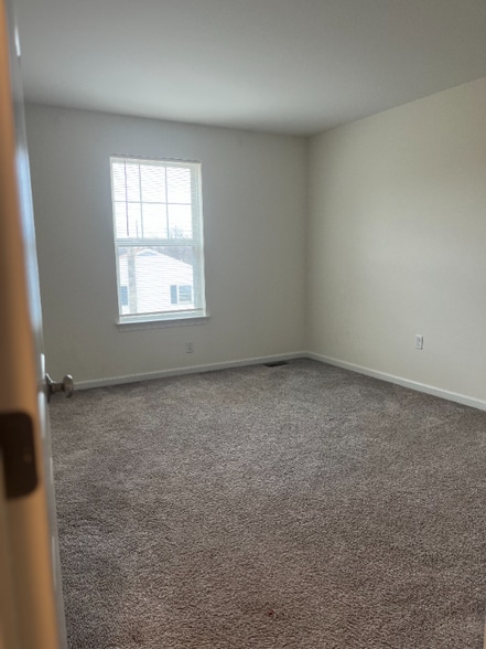 Building Photo - 102 Landover Ct