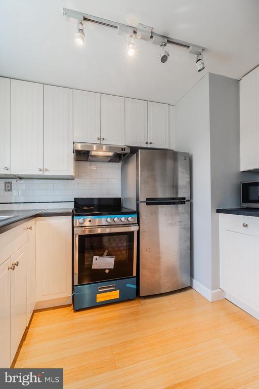 Building Photo - 1713 N Troy St