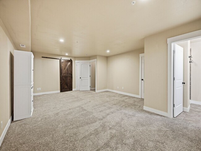 Building Photo - Gorgeous 3-Story Townhome in Excellent Fort Collins Location!