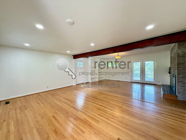 Building Photo - 1406 Highland Way