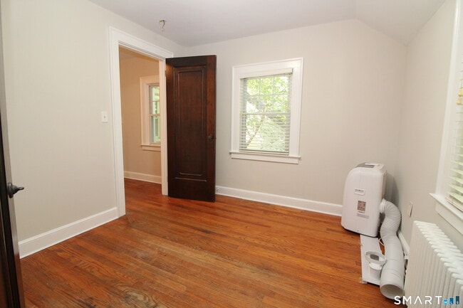 Building Photo - 53 Lilac Ave