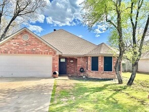 Building Photo - 1814 Rayna Dr