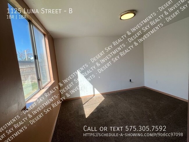 Building Photo - 1125 Luna St