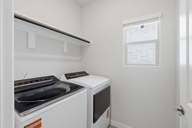 Building Photo - 501 Green Gables Dr