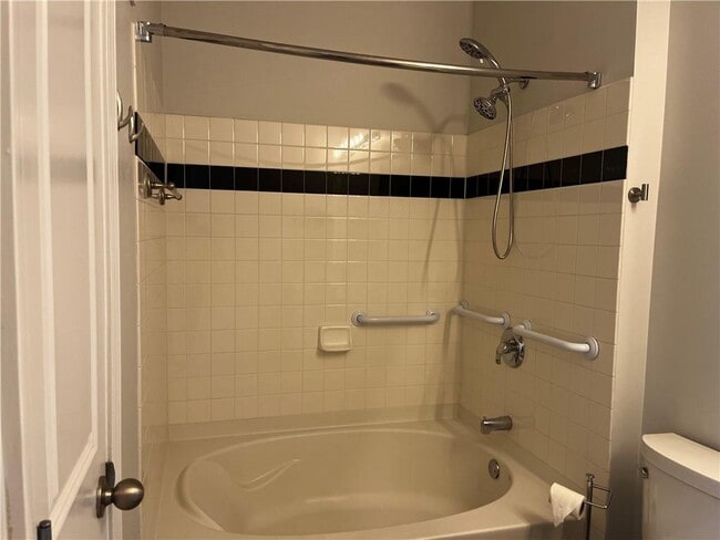 Building Photo - 1000 Providence Pl