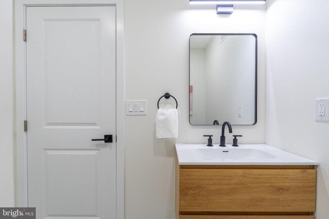 Building Photo - WOW brand new with Deck