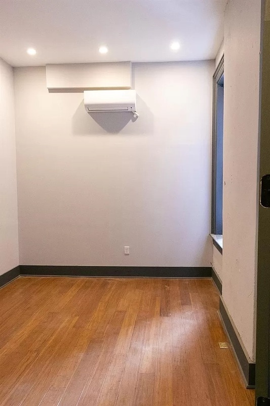 Building Photo - 207 W McMicken Ave