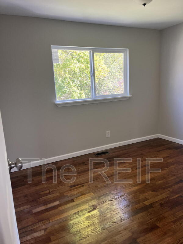 Building Photo - 5520 Bermuda Ln