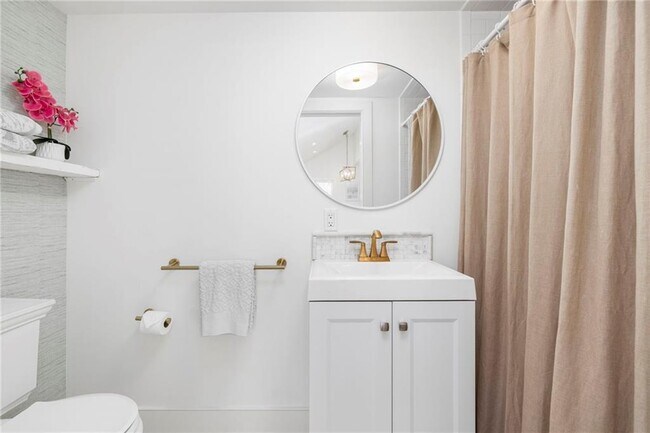 Building Photo - 36 William St