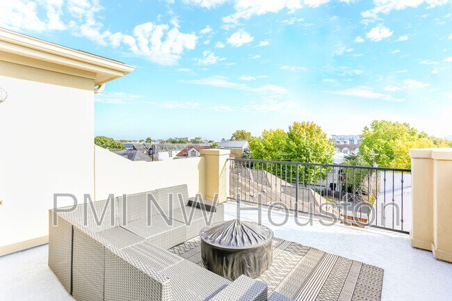 Building Photo - 5309 Blossom St