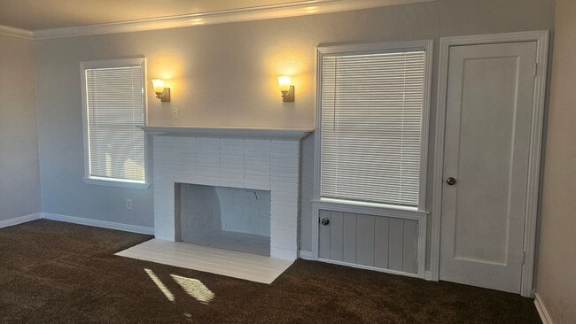Building Photo - WOW!  Very Nice Updateds 3/1 Near Chestnut...