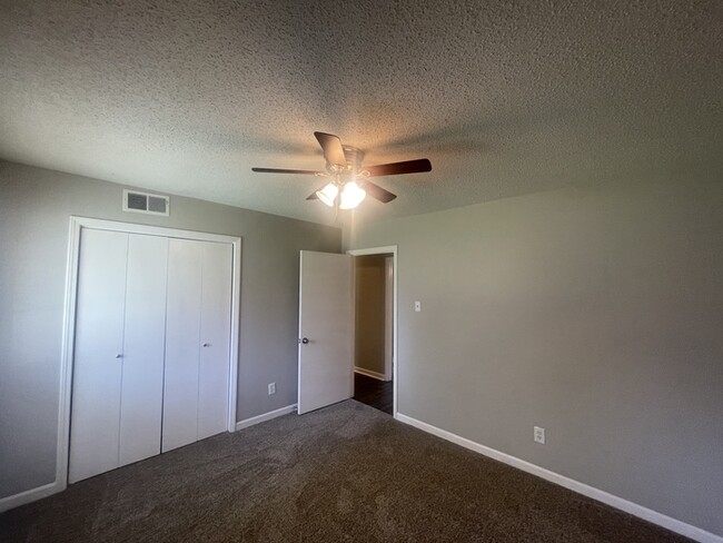 Building Photo - $500 OFF FIRST MONTH'S RENT!