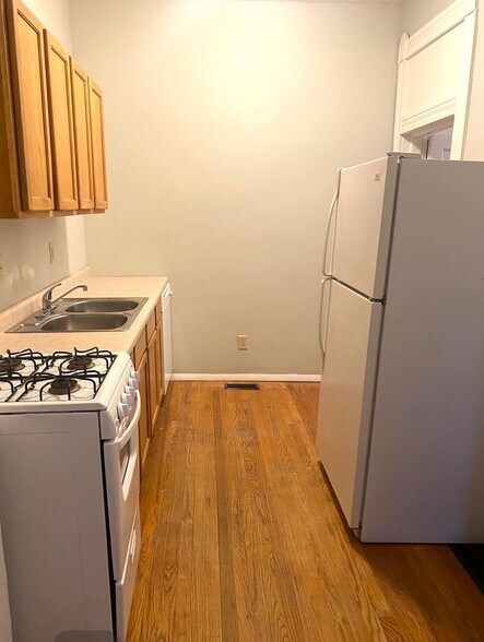 Building Photo - 718 Brown St