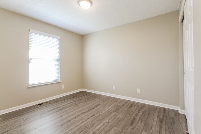 Building Photo - 819 Bitter Bark Ln