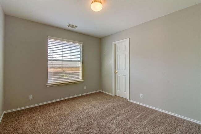Building Photo - 2851 Southampton Way