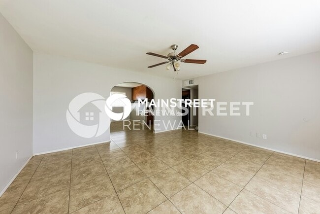 Building Photo - 3807 W Solar Dr