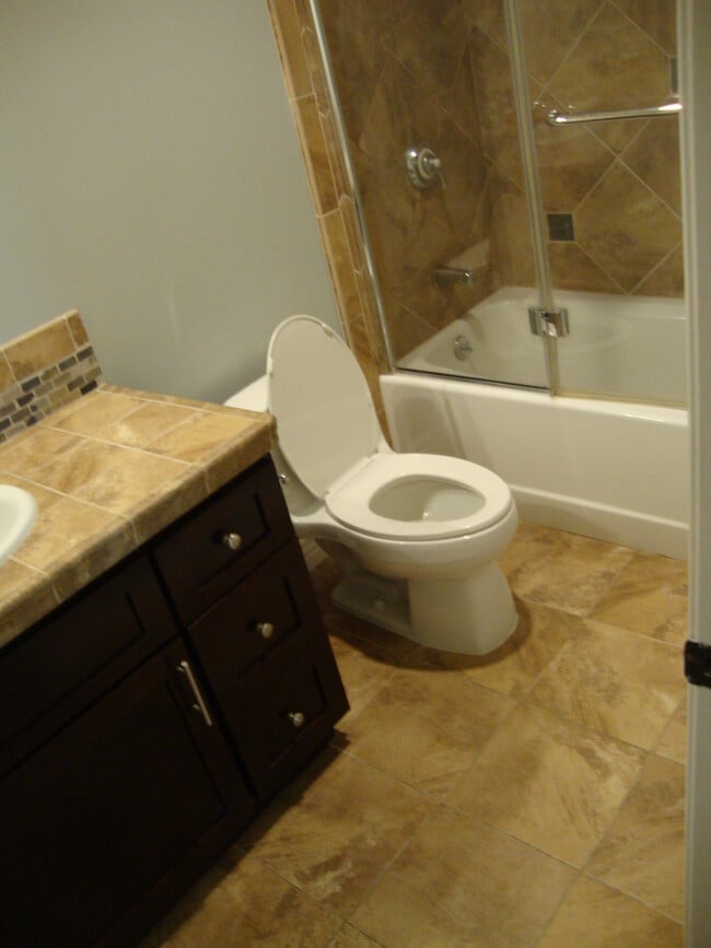 Bath 1 - 6014 Barton Ave