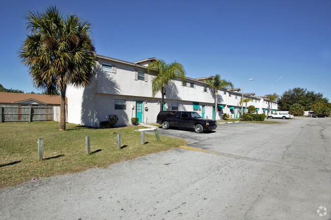 Wagon Trail Apartments - 8601-8641 Wagon Trl Port Richey FL 34668 ...