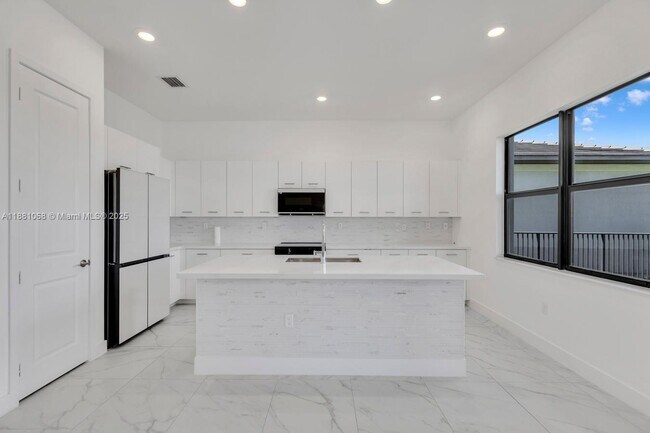 Building Photo - 4308 SW 173rd Ave