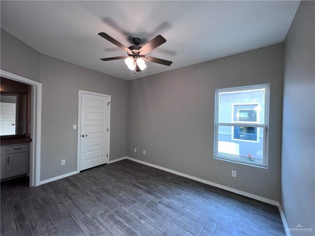 Building Photo - 23 Red Bud Dr