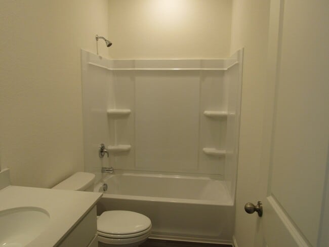 Building Photo - 2300 Plantation Dr
