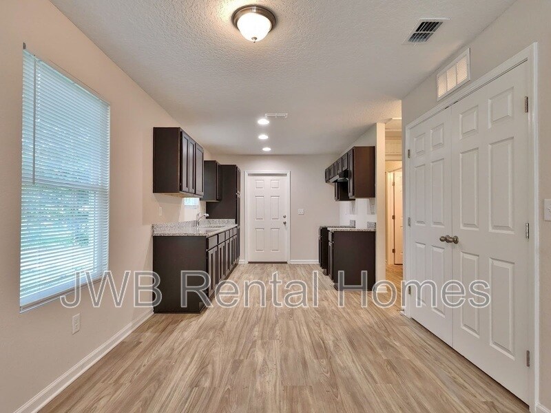 Building Photo - 2214 Spires Ave