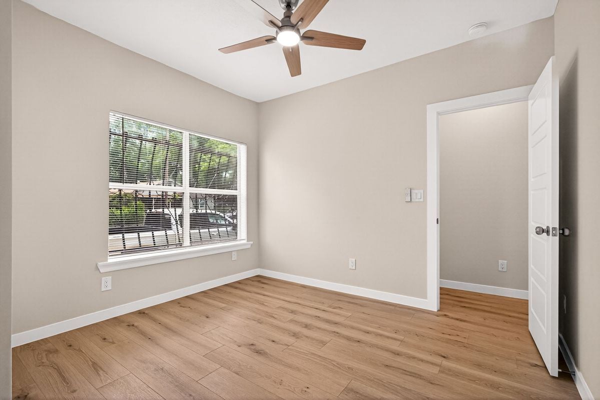Building Photo - 631 E Mistletoe