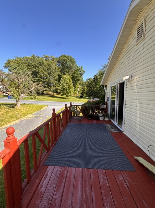Building Photo - 4902 Creek Dr
