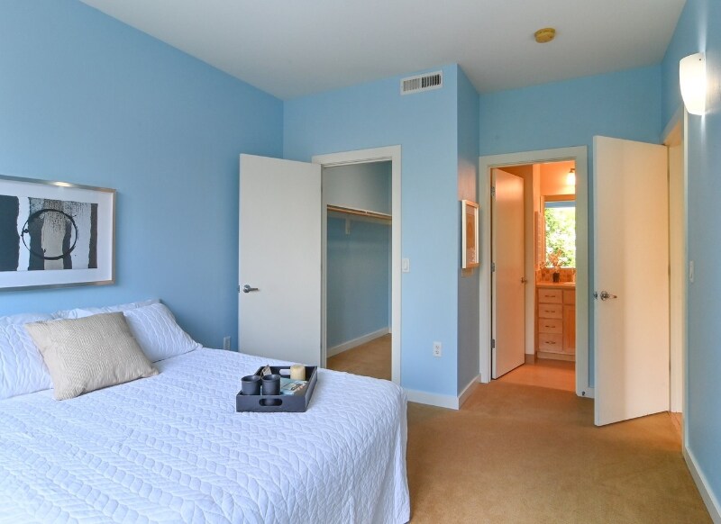 Building Photo - 347 Rustic Pl