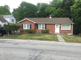 Building Photo - 19 Poplar St