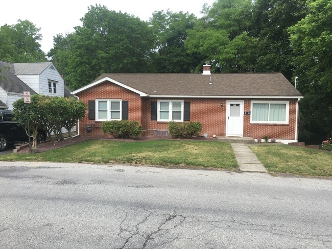 Building Photo - 19 Poplar St