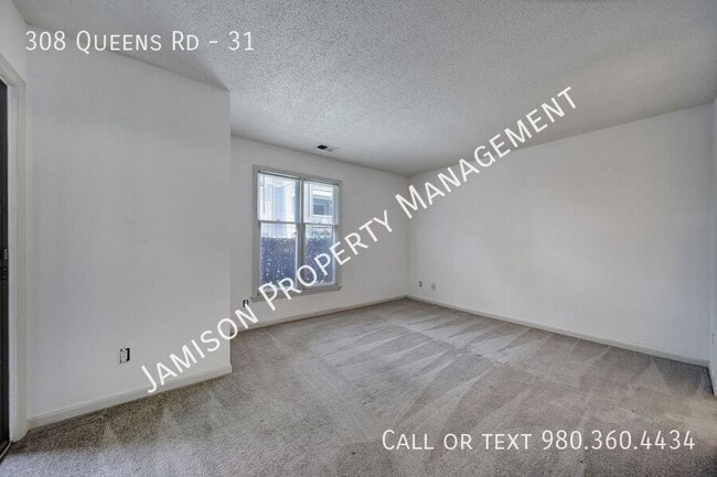 Building Photo - 308 Queens Rd