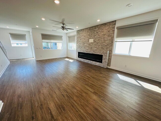 Building Photo - 1835 Vesta Dr