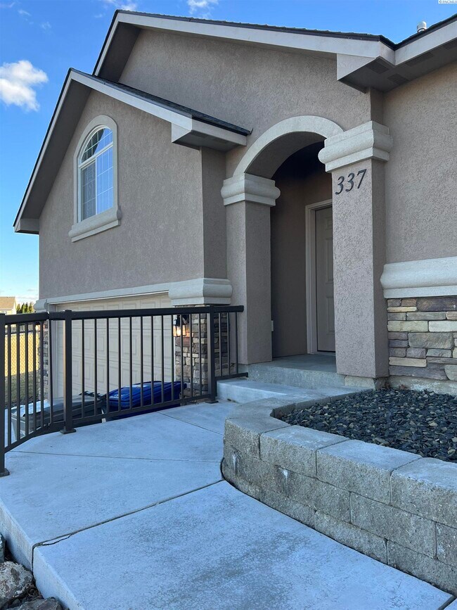 Building Photo - 337 Temple Meadow Ln